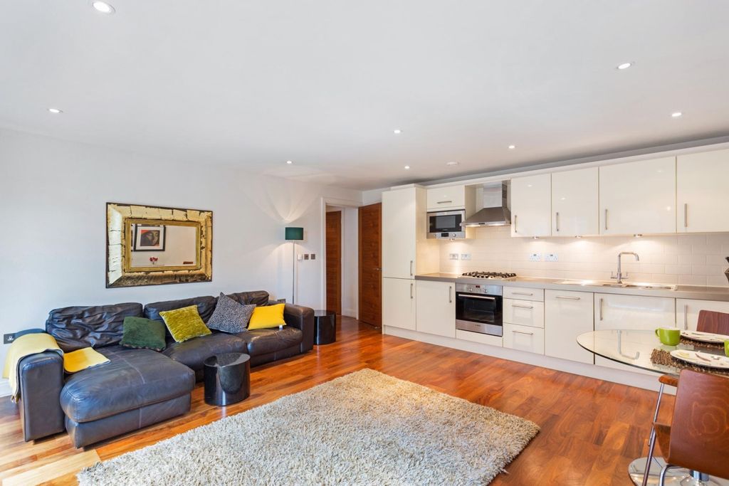 Property photo 3 of 18 16600_Kfh_Clerkenwel