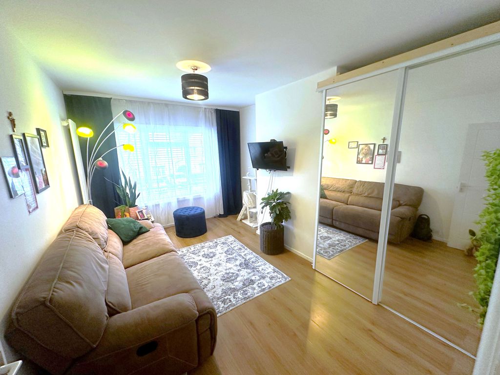 Property photo 3 of 7