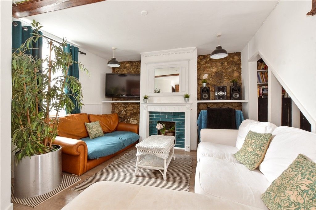 Property photo 3 of 11 Lounge