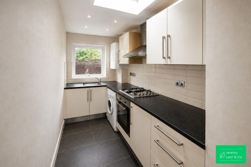 Property photo 2 of 8 Kitchen