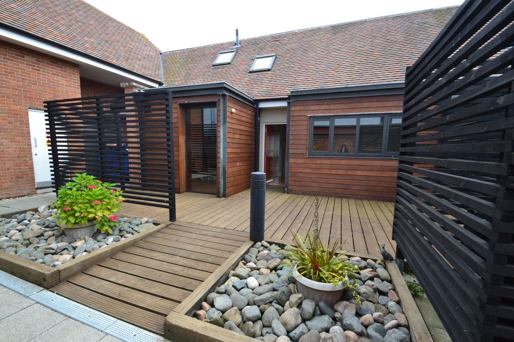 Property photo 1 of 9 3 Bedroom Apartment For Rent