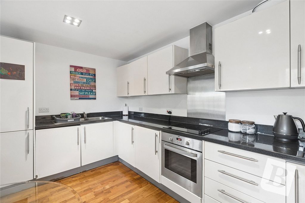 Property photo 2 of 14 Kitchen