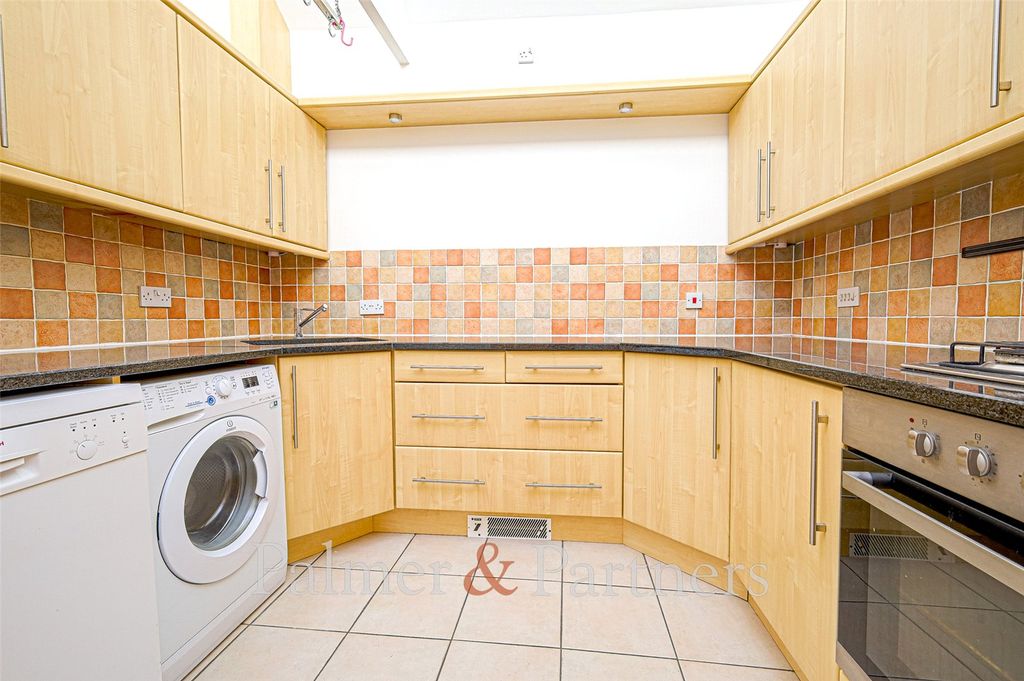 Property photo 3 of 7 Kitchen