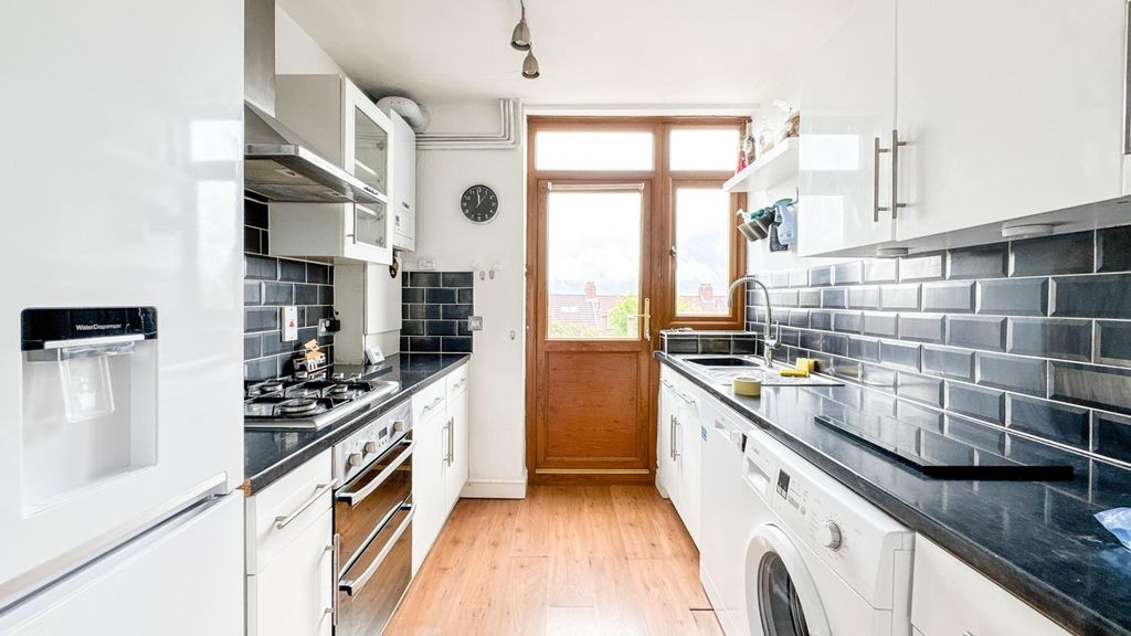 Property photo 3 of 13 Untitled-5129.Jpg