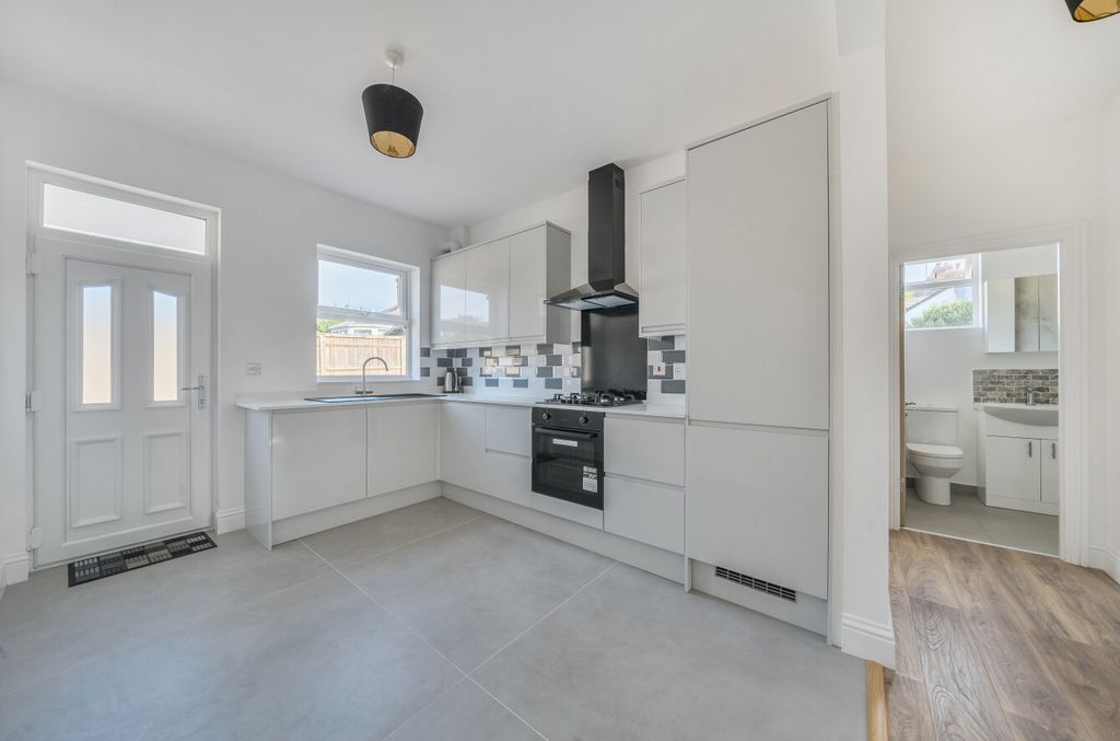 Property photo 3 of 17 1341562-7-689Ef3F...