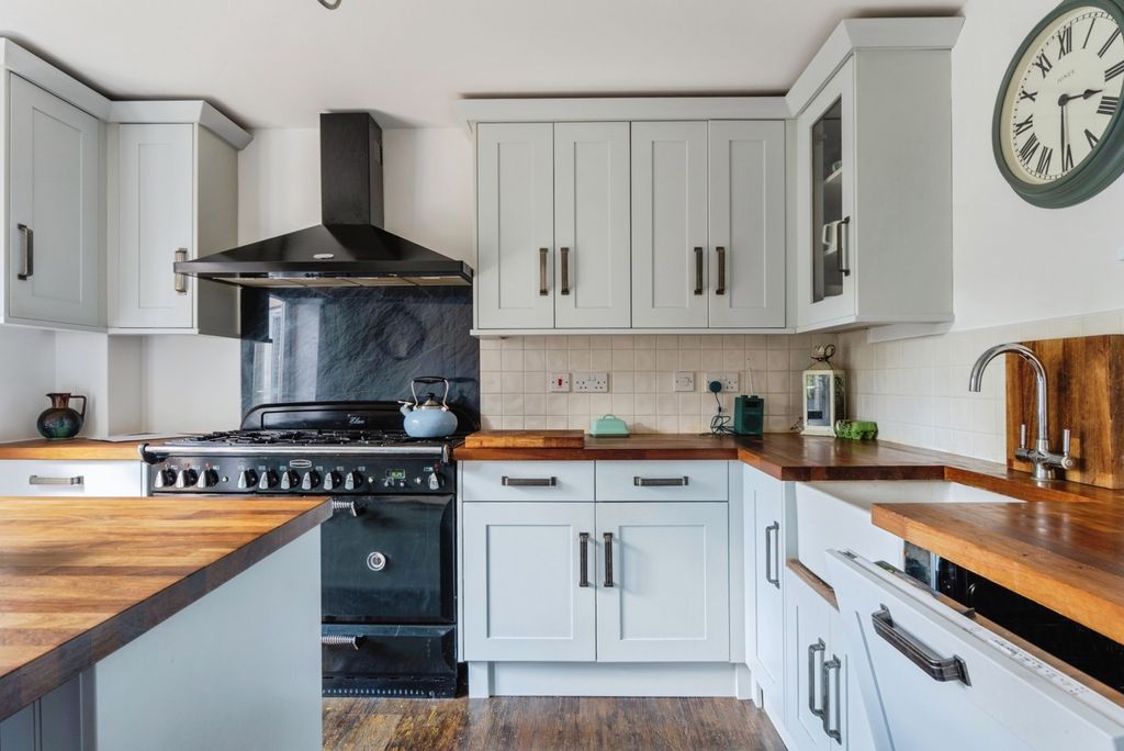 Property photo 2 of 24 Pbox-Img.Jpg