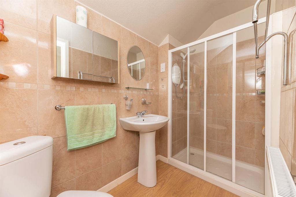 Property photo 3 of 24 Bathroom
