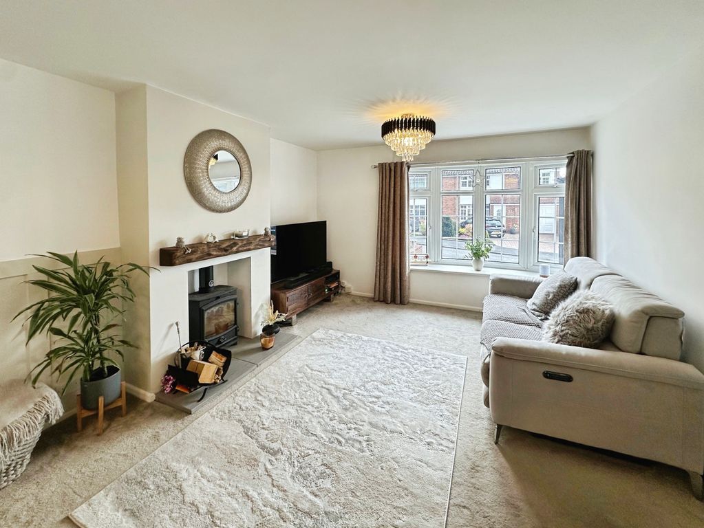 Property photo 2 of 19 Lounge