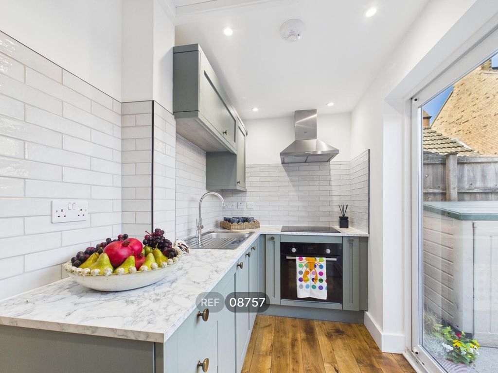 Property photo 2 of 18 Kitchen