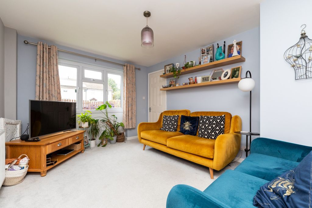 Property photo 2 of 13 4564073