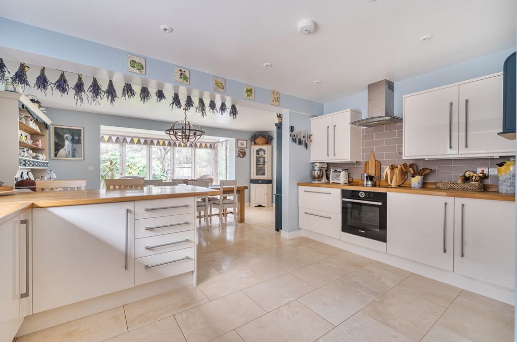 Property photo 2 of 31 Kitchen/Dining Room
