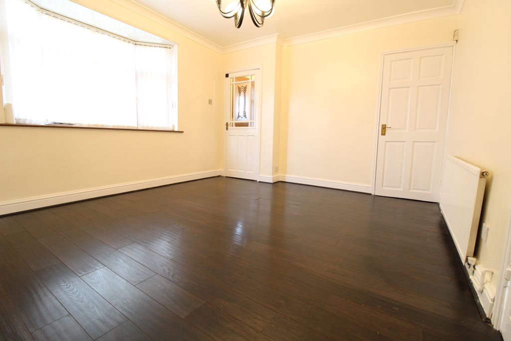 Property photo 3 of 16 Lounge 1B