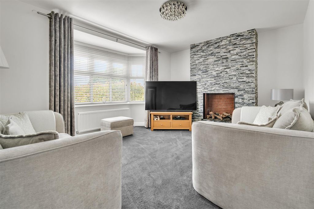 Property photo 2 of 40