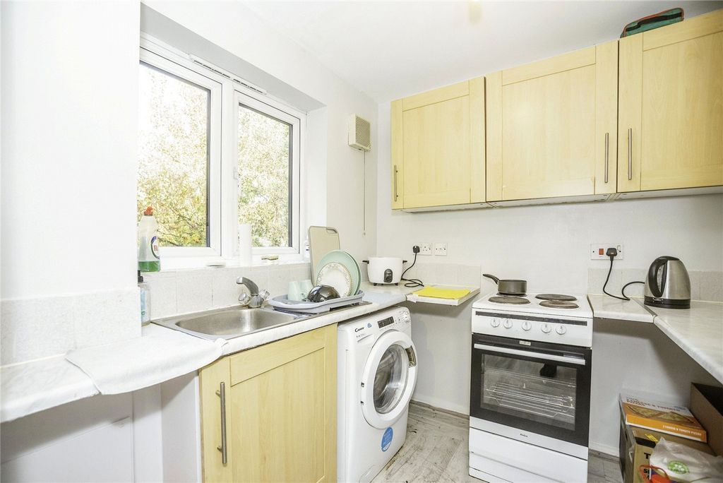 Property photo 3 of 11 Kitchen