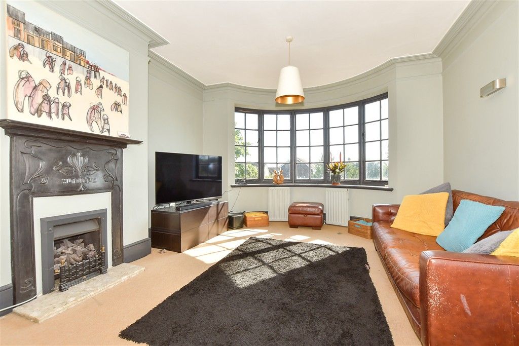 Property photo 1 of 7 Lounge