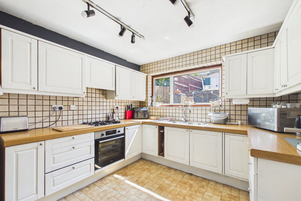 Property photo 3 of 17 Picture No. 24