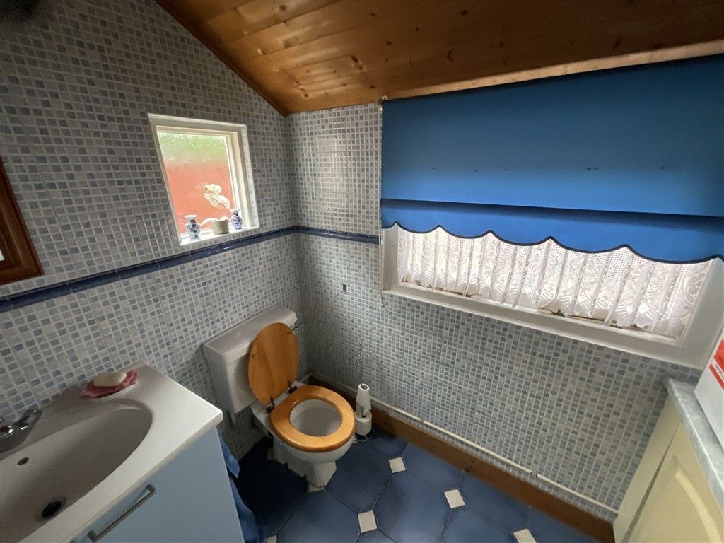Property photo 3 of 9 Cloakroom