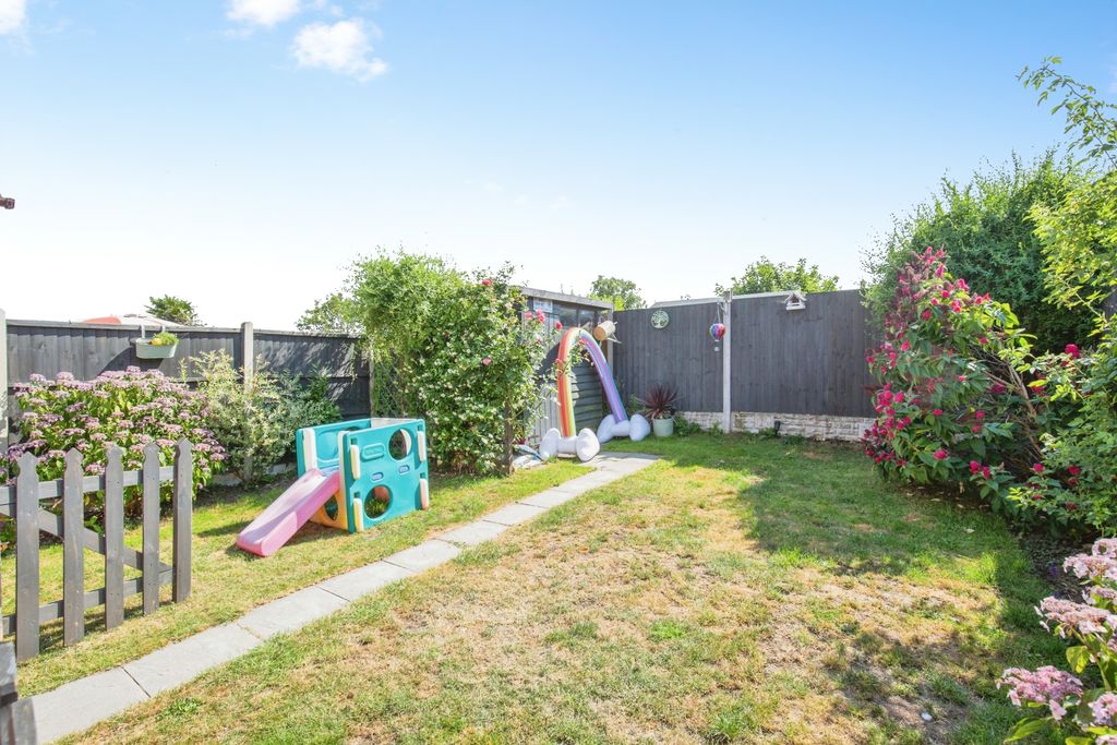 Property photo 2 of 18 B819E9E8-Mw26-965
