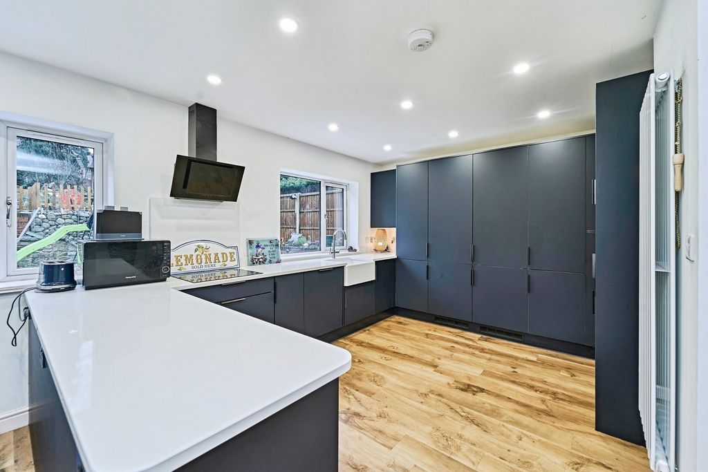 Property photo 2 of 20 Pbox-Img.Jpg