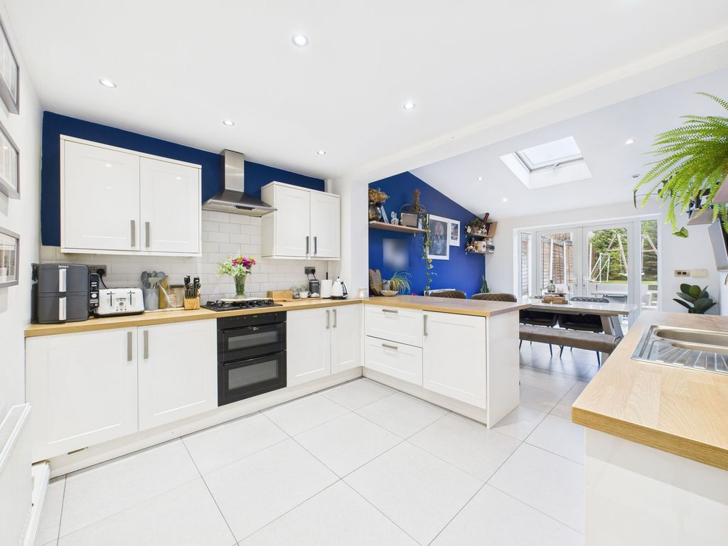Property photo 1 of 18 Dining Kitchen