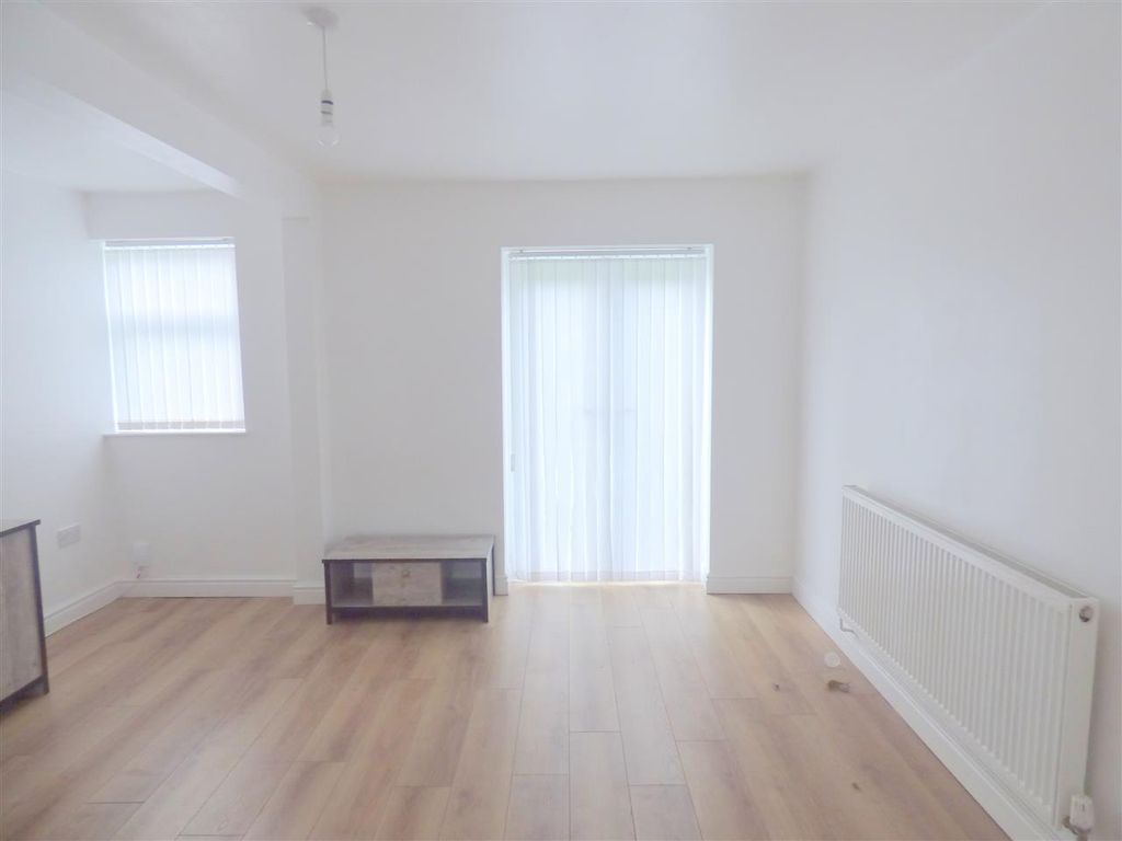 Property photo 3 of 9 Lounge