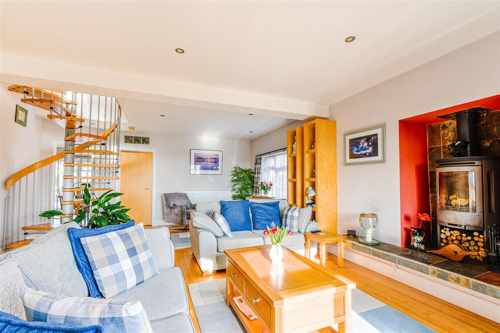 Property photo 2 of 30