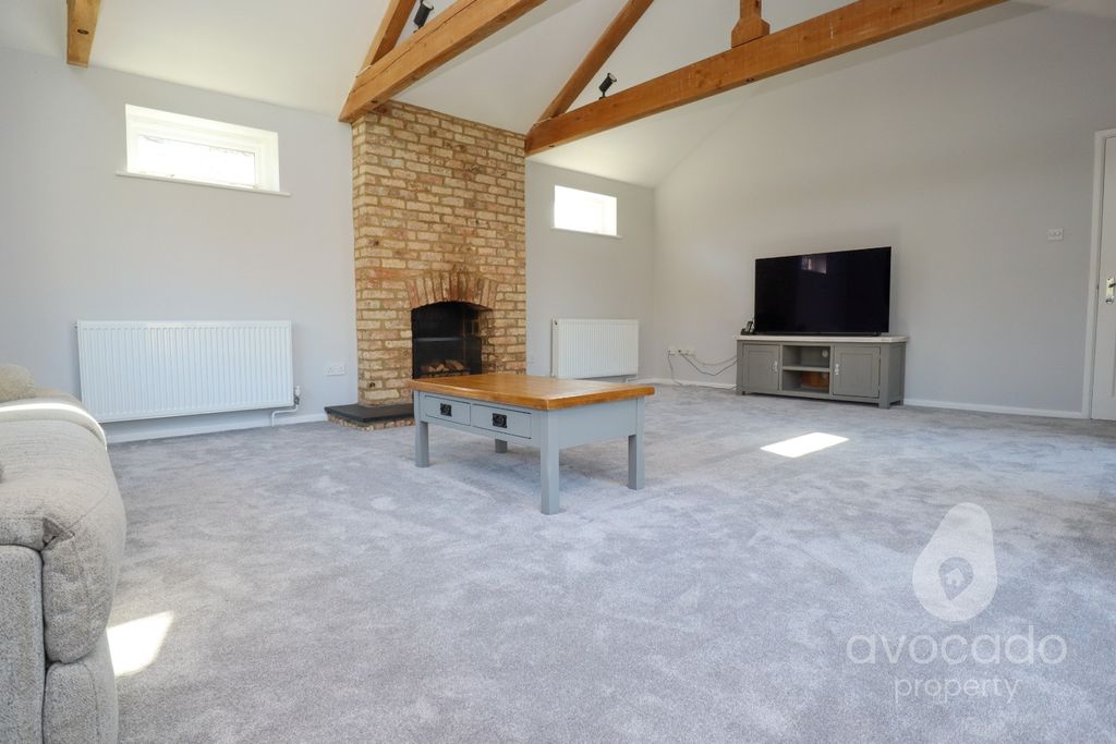 Property photo 3 of 20 4979469