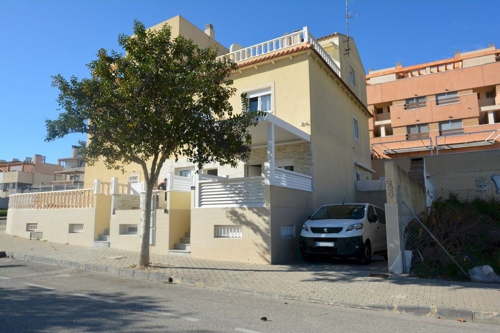 Property photo 1 of 37