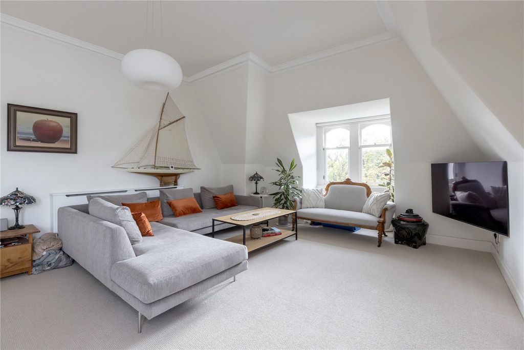 Property photo 2 of 19 Sitting Room