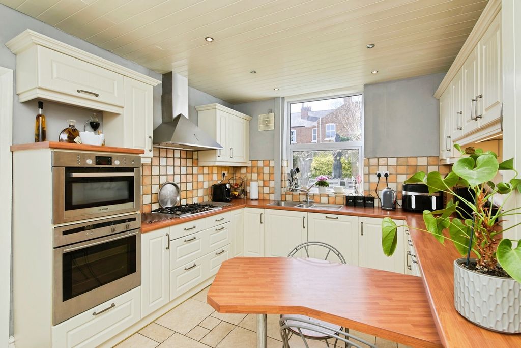 Property photo 3 of 18 Pbox-Img.Jpg