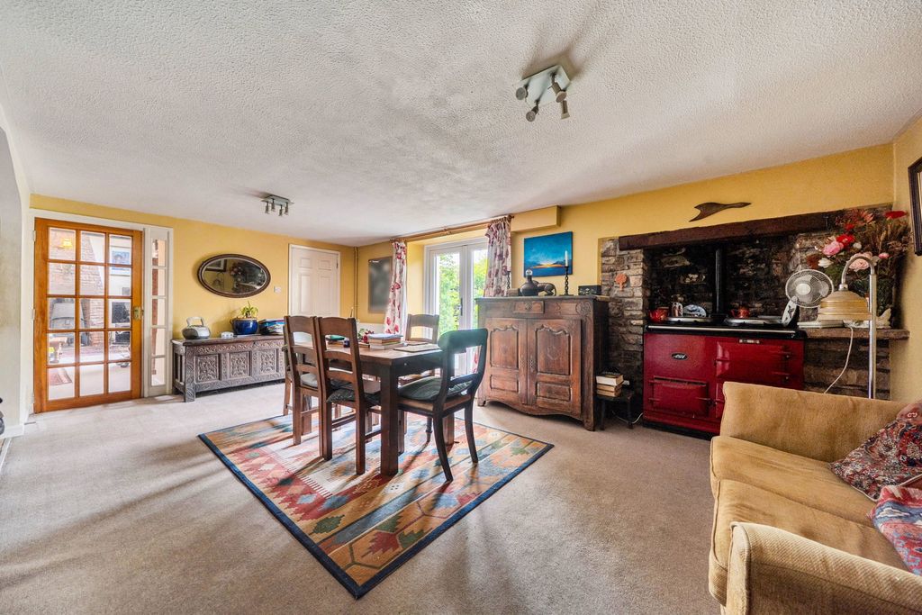 Property photo 3 of 23