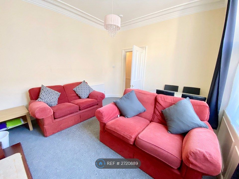 Property photo 3 of 11 Living Room