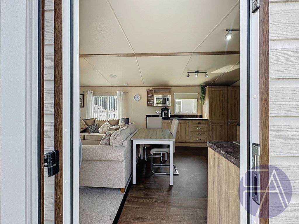 Property photo 3 of 18 4445642