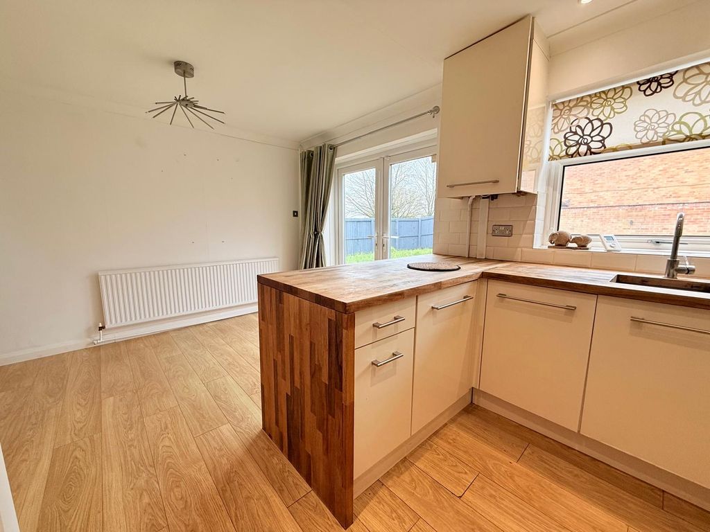 Property photo 3 of 14 Kitchen