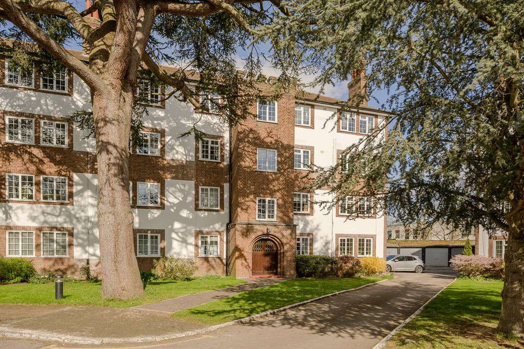 Property photo 1 of 7 Front (Exterior)