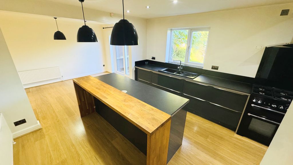 Property photo 3 of 26