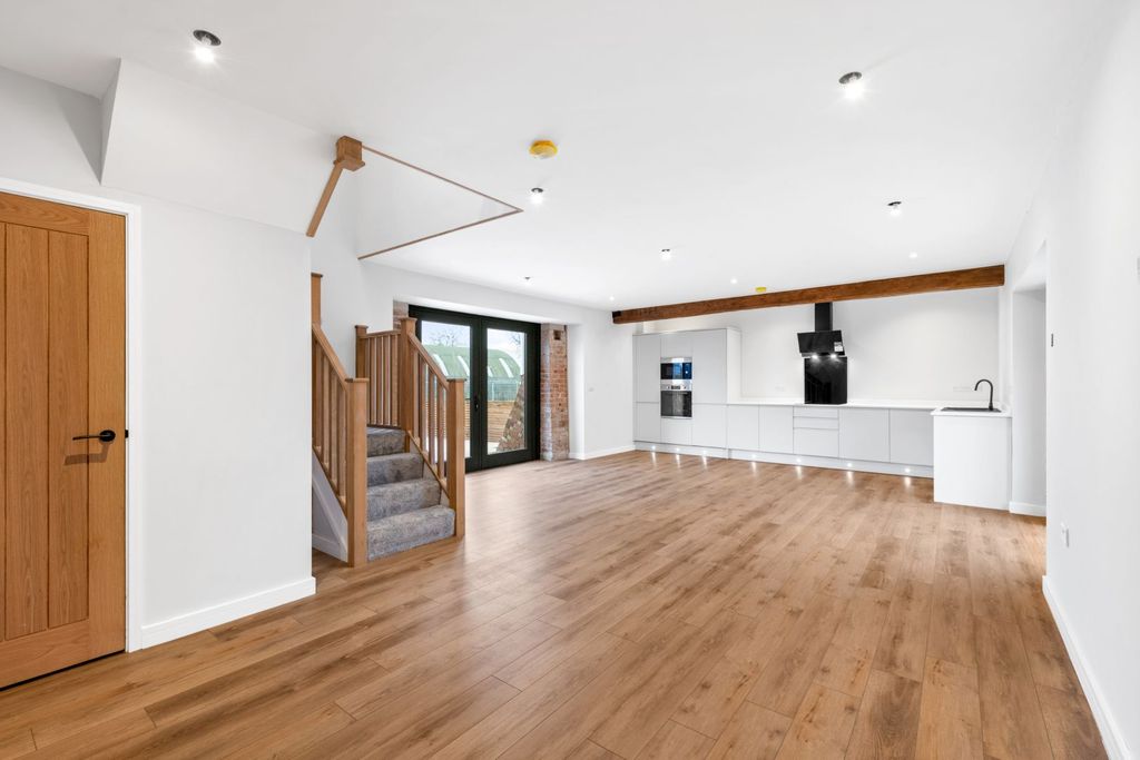 Property photo 2 of 27