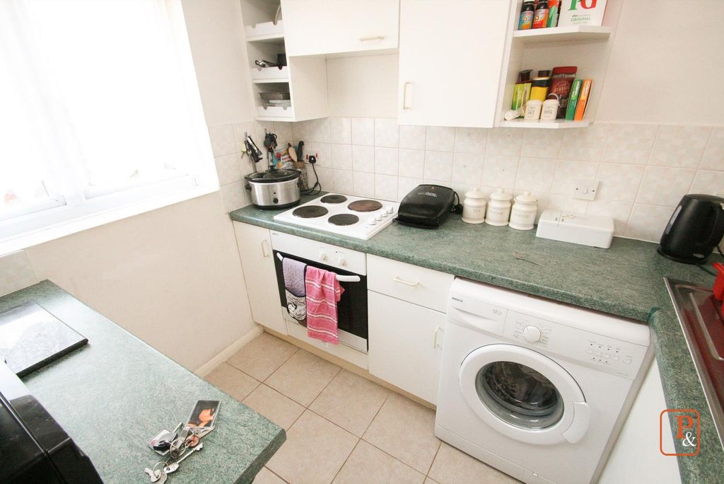 Property photo 3 of 7 Kitchen