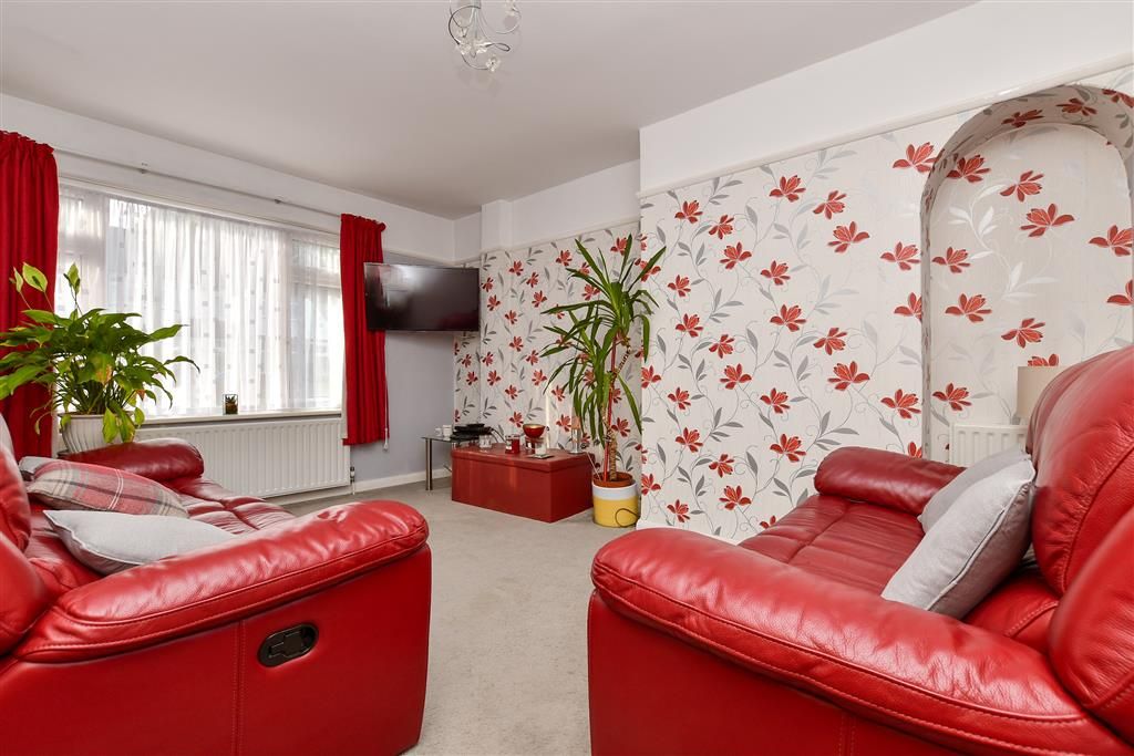 Property photo 2 of 11 Lounge