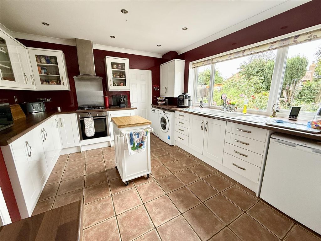 Property photo 2 of 18 Kitchen