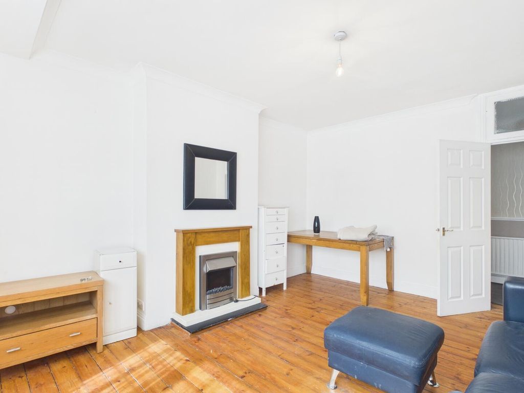 Property photo 1 of 12 Living Room