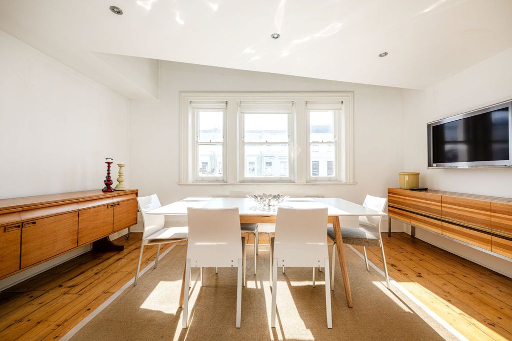 Property photo 3 of 19 Picture No. 06