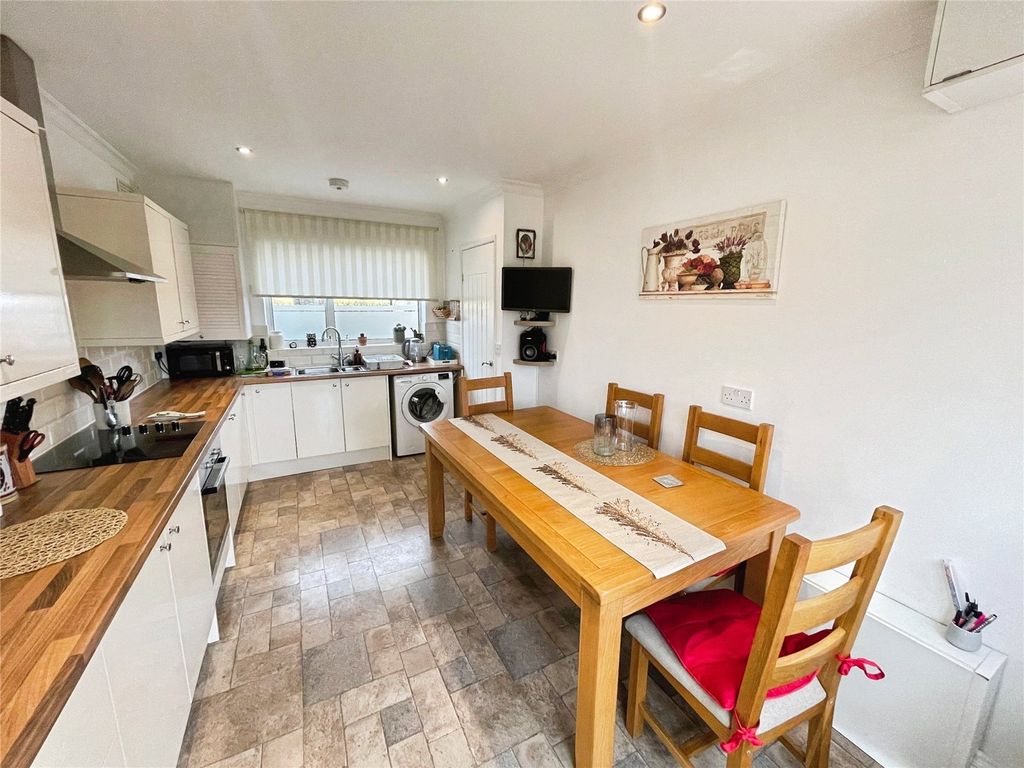 Property photo 3 of 20 Kitchen