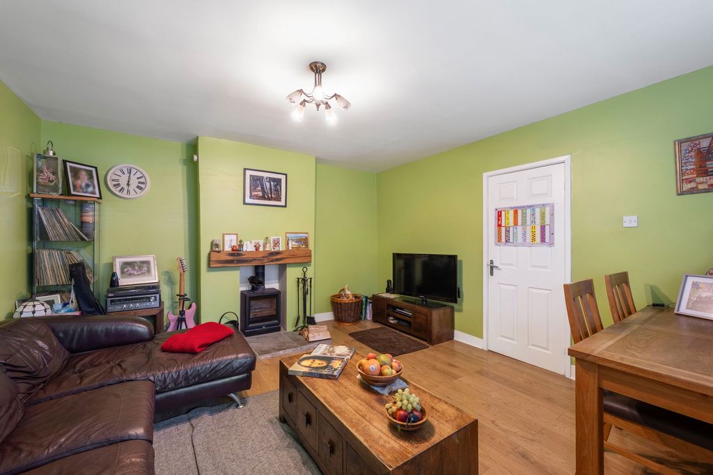 Property photo 2 of 25