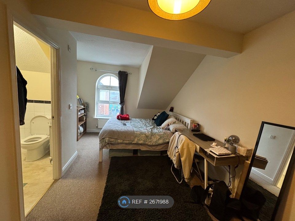 Property photo 1 of 28 Bedroom 1 With En-Suit