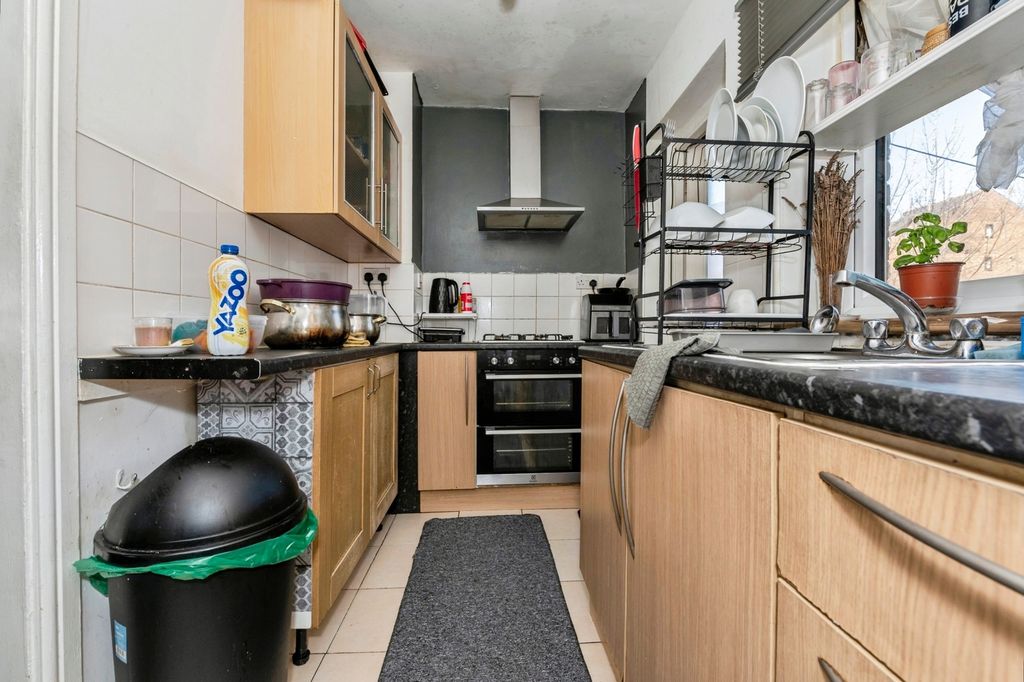 Property photo 3 of 12 Kitchen