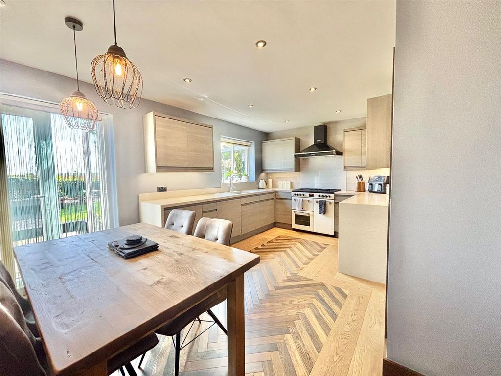 Property photo 3 of 30 Kitchen Diner