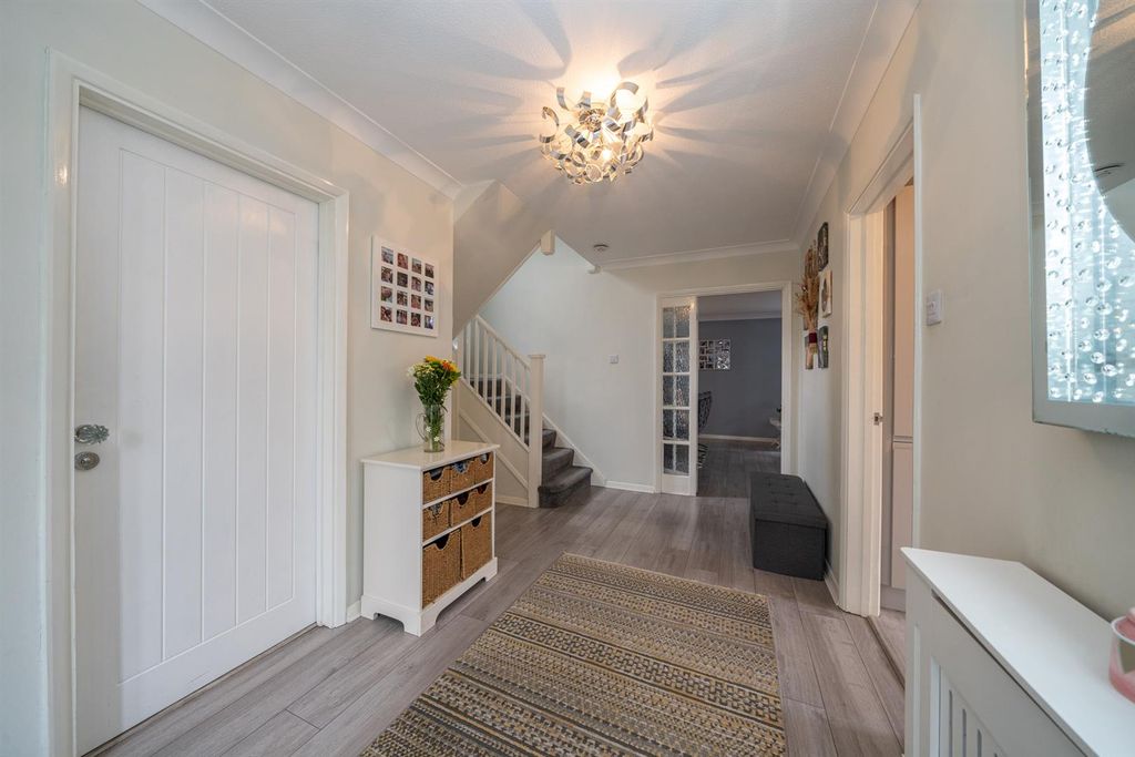 Property photo 2 of 22 50-Leverstock-Green-Road-01613.Jpg