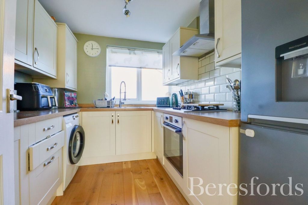 Property photo 3 of 12 Picture 3