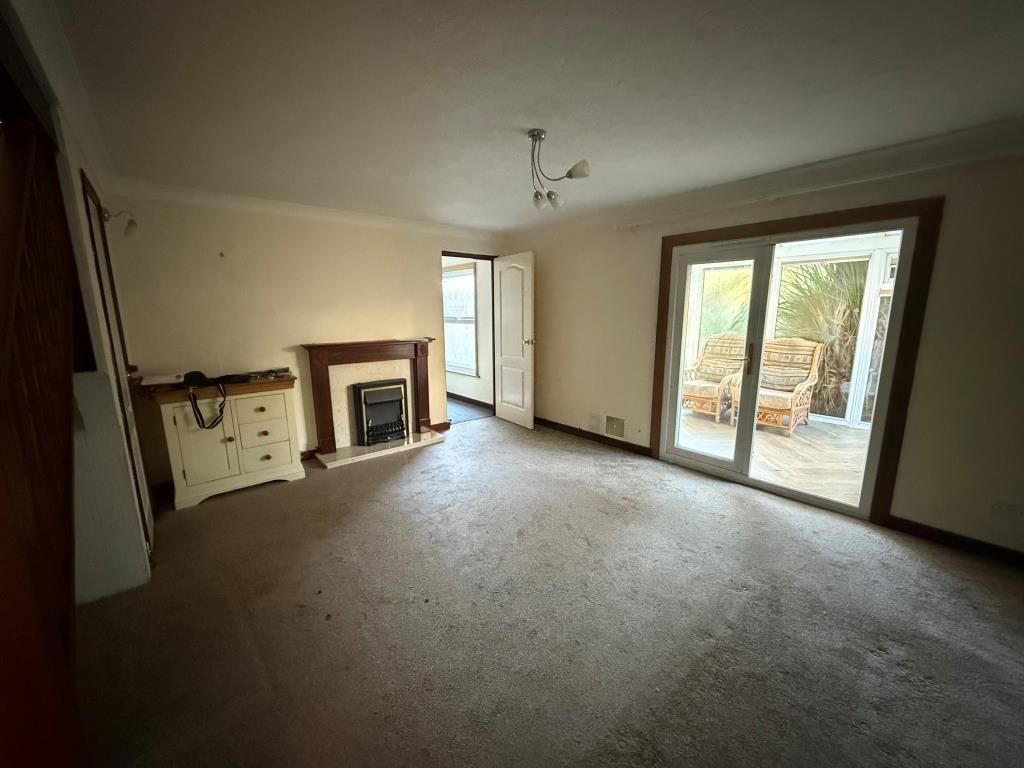 Property photo 2 of 10 Carpeted Lounge With Doors To Conservatory And Dining